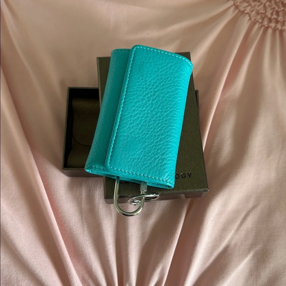 Teal Pebbled Leather Women's key keeper/wallet - Picture 5 of 5